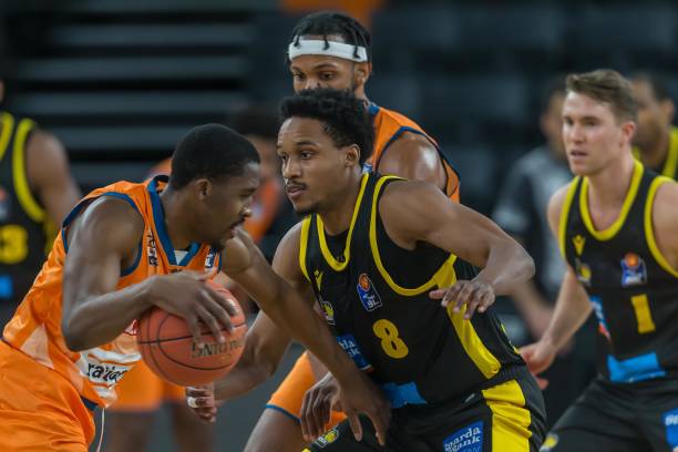 山的中锋位 山的中锋位